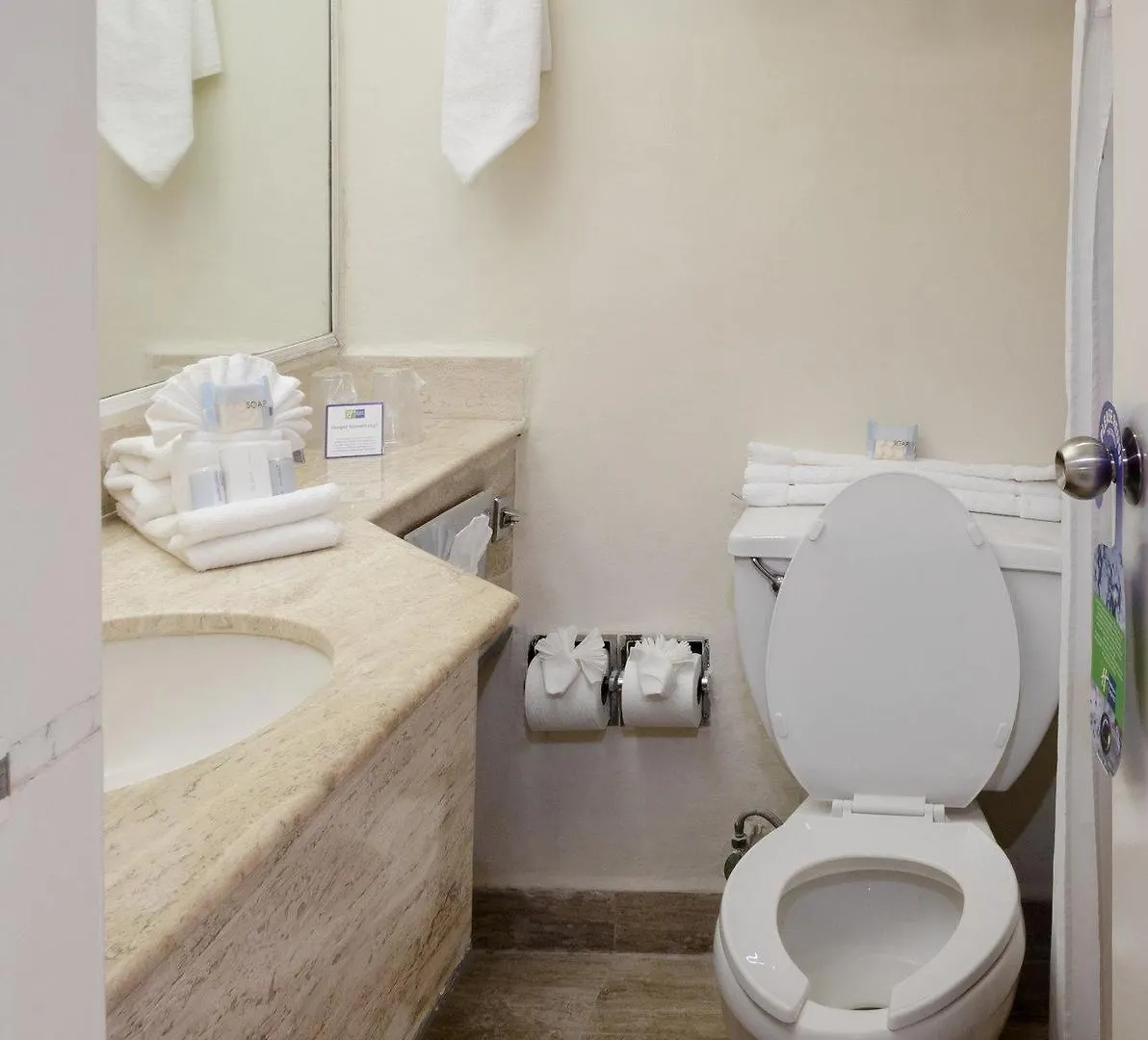 *** Hotel Holiday Inn Express Cancun Mexico