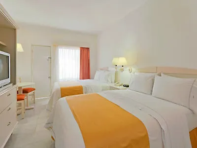 Holiday Inn Express Cancun