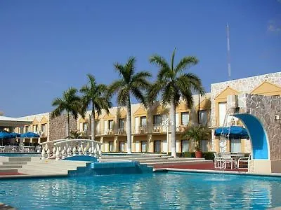 Holiday Inn Express Cancún 3*,
