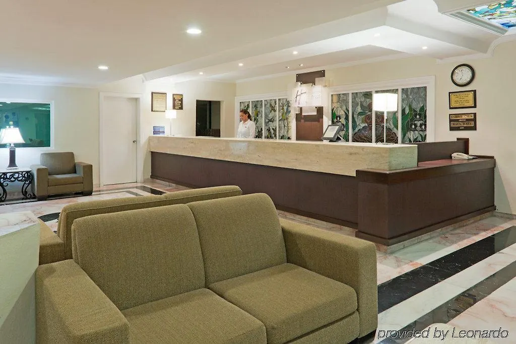 *** Hotel Holiday Inn Express Cancún México