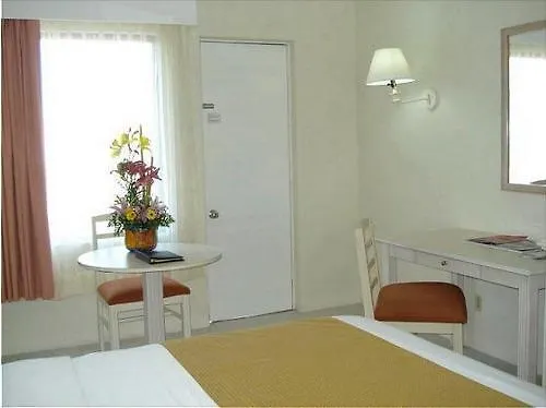Holiday Inn Express Cancún 3*,