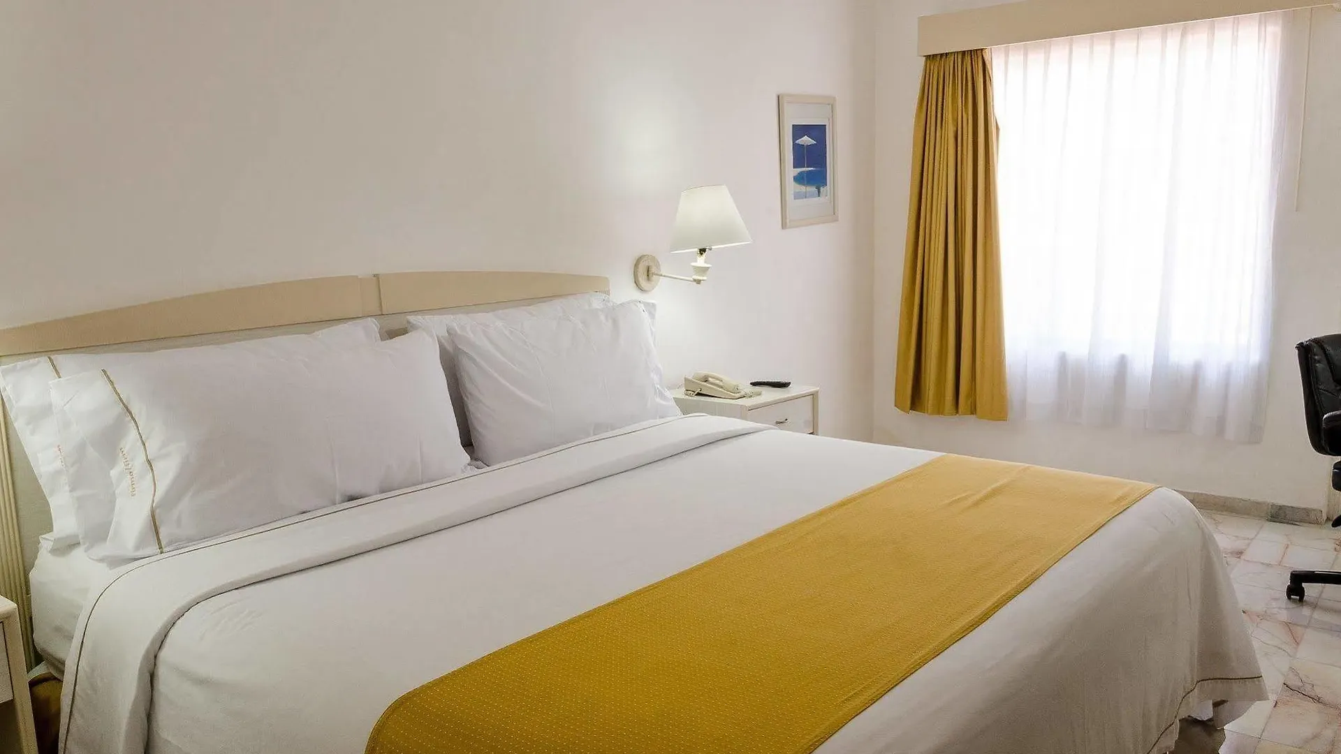 Holiday Inn Express Cancún 3*,  México