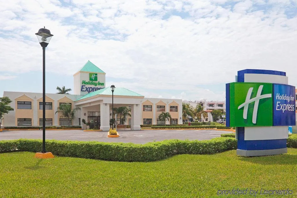 Holiday Inn Express Cancun 3*,  Mexico