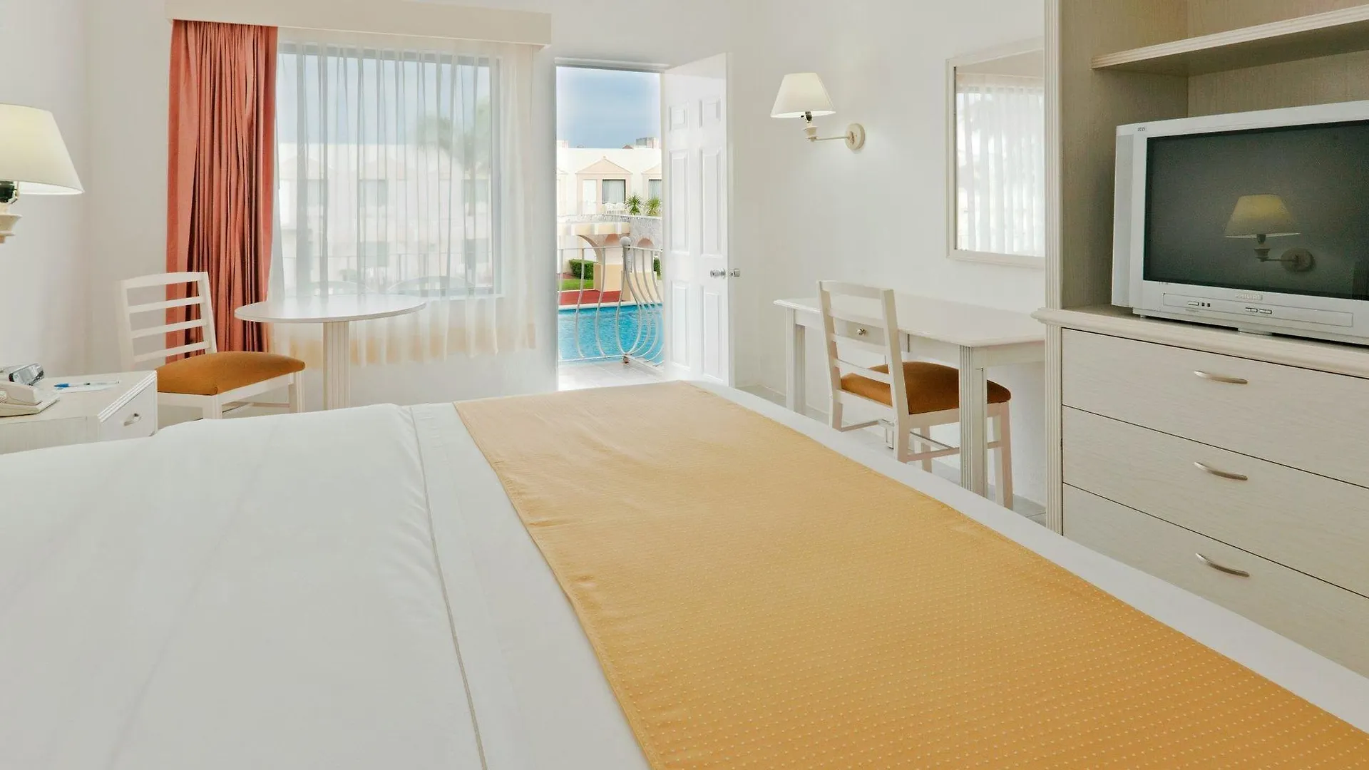 *** Hotel Holiday Inn Express Cancun Mexico
