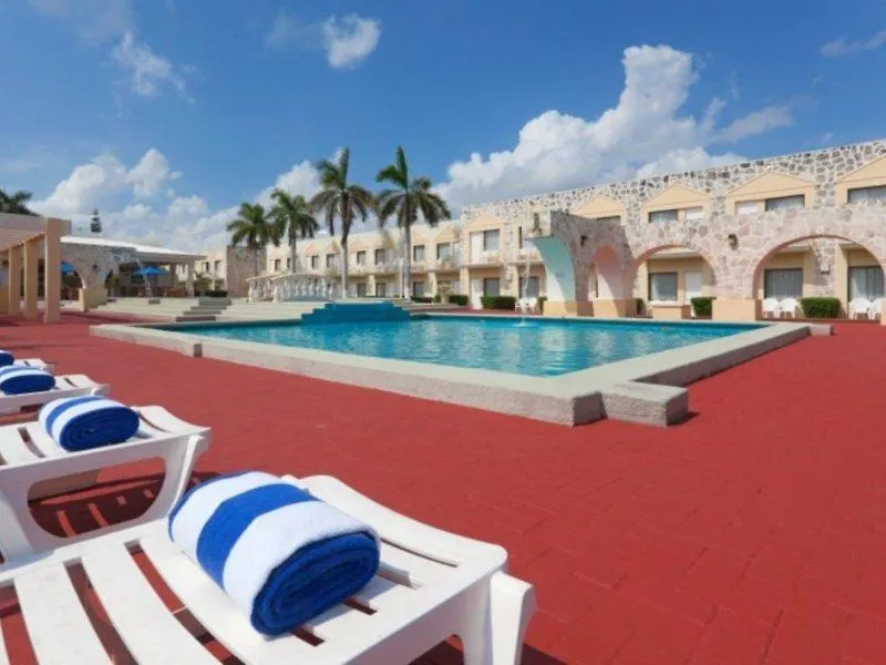 Holiday Inn Express Cancun 3*,